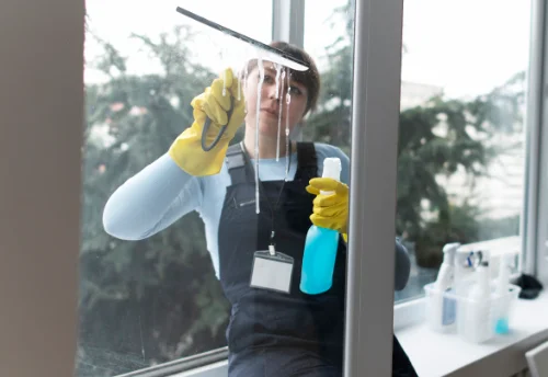 Nettoyage de vitres intérieures et extérieures à Soirans